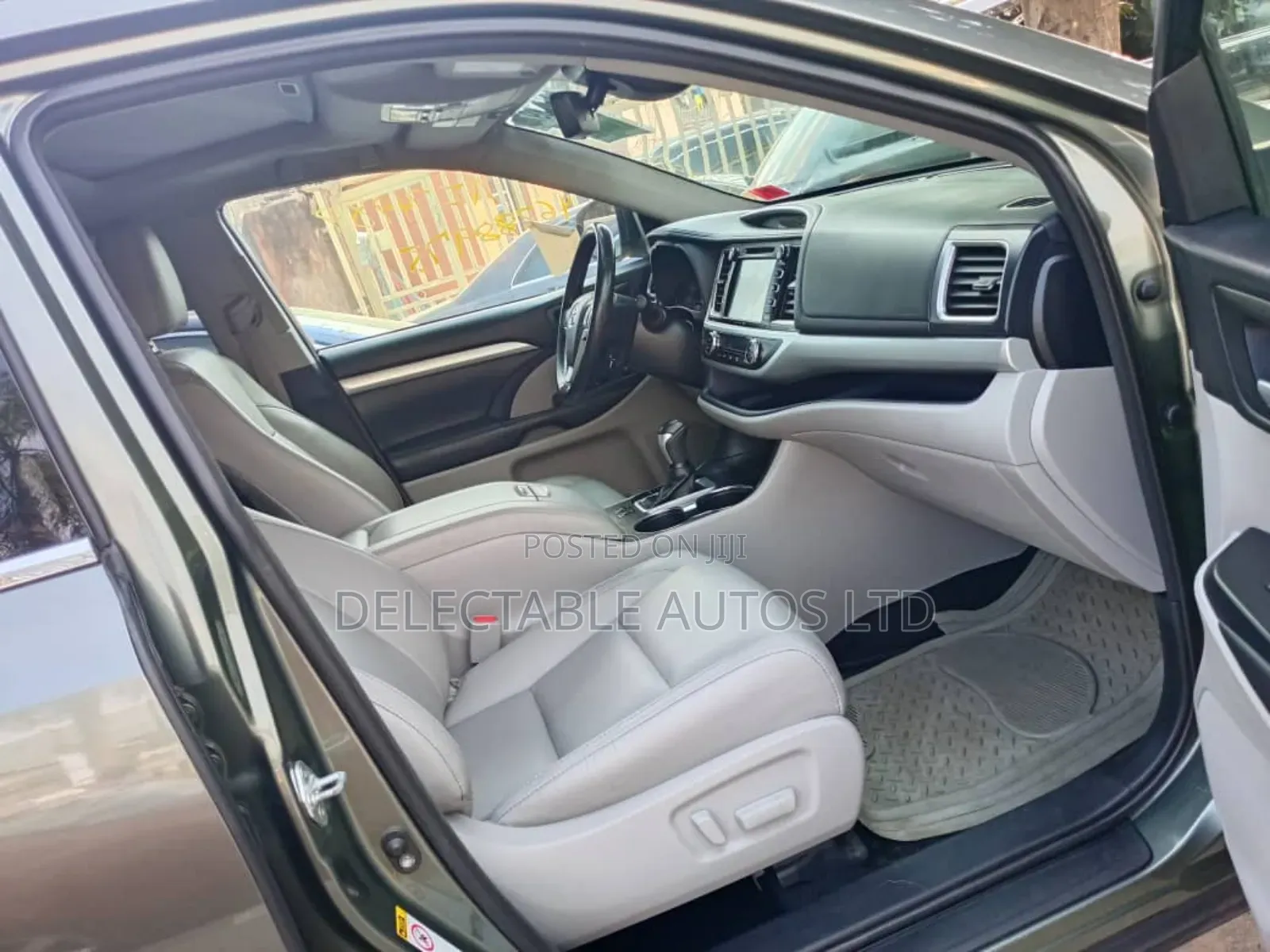 Toyota Highlander XLE 4x2 V6 (3.5L 6cyl 8A) 2017 Green