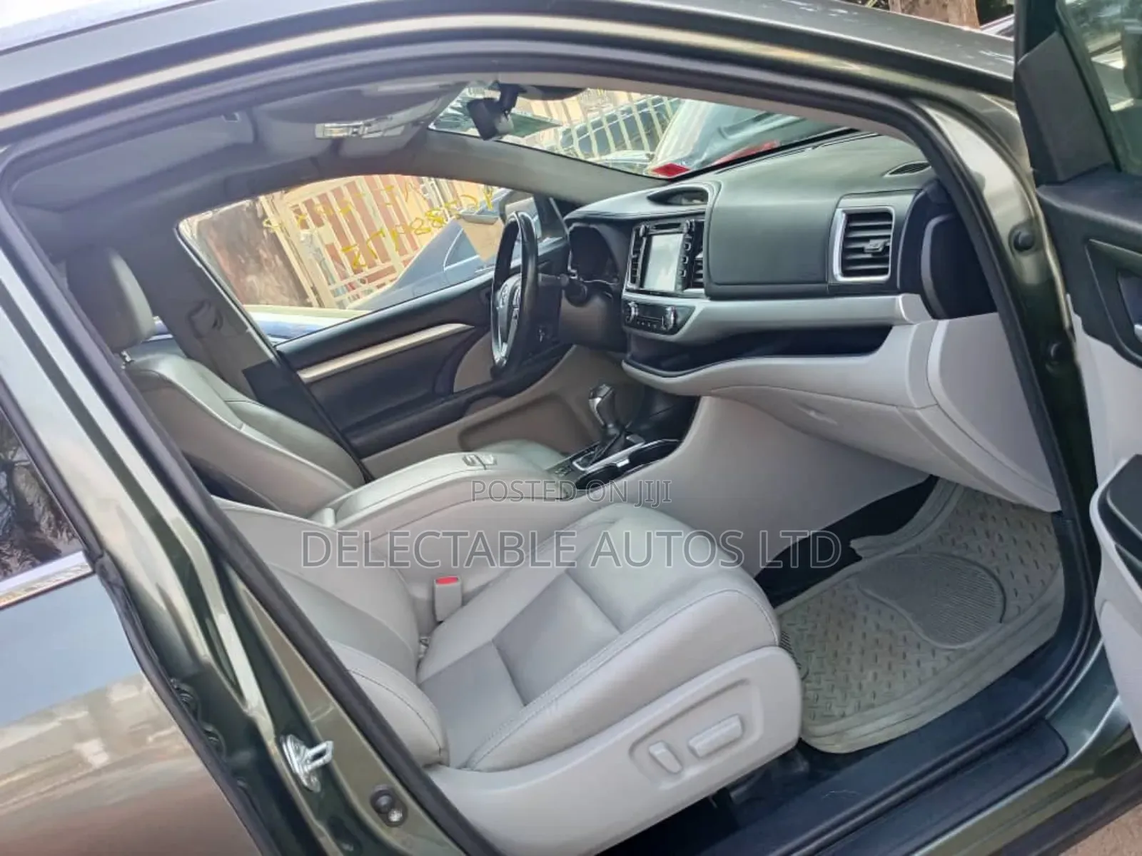 Toyota Highlander XLE 4x2 V6 (3.5L 6cyl 8A) 2017 Green