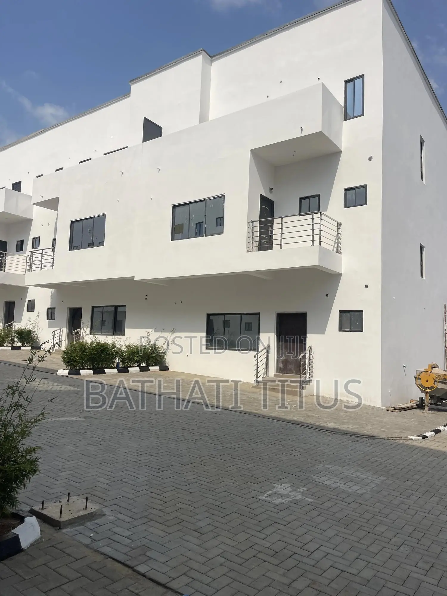 4bdrm Duplex in Life Camp for sale