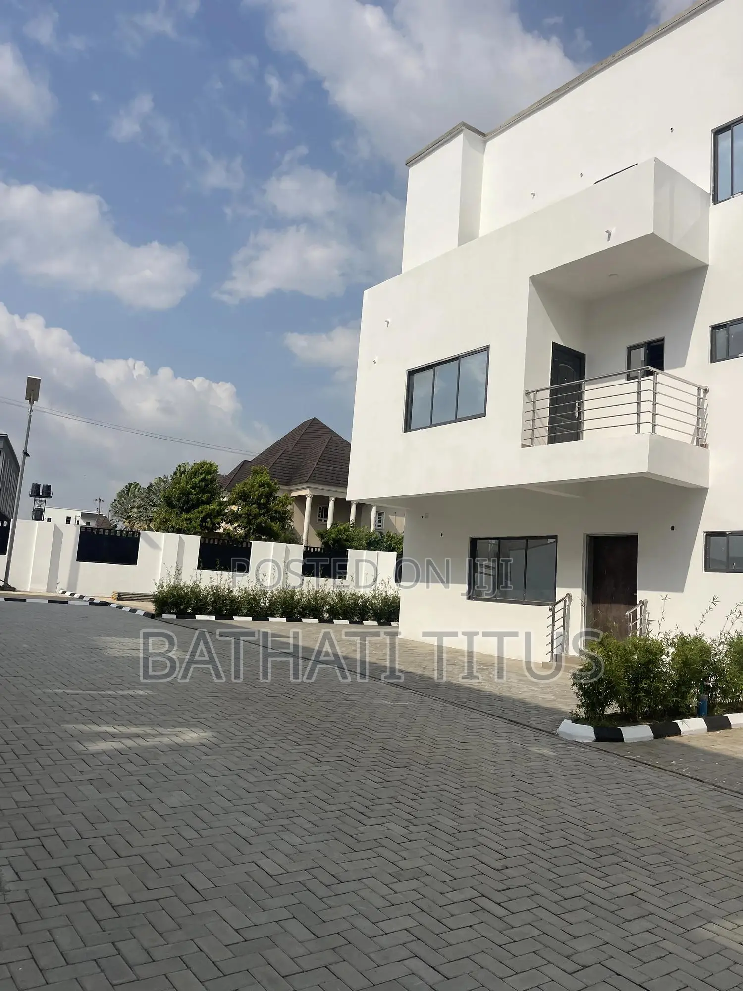4bdrm Duplex in Life Camp for sale