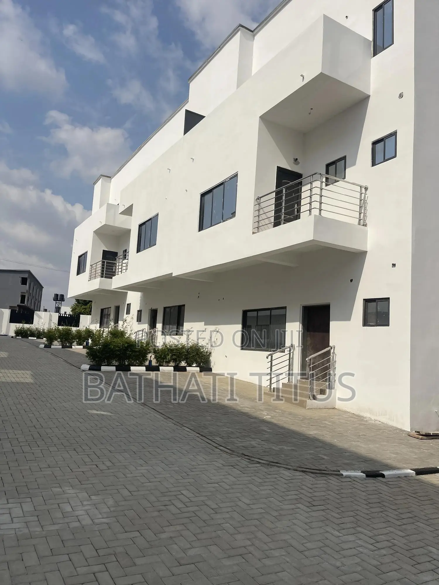 4bdrm Duplex in Life Camp for sale