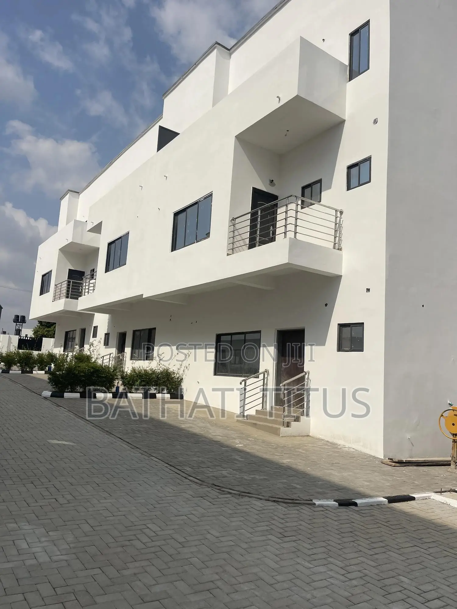 4bdrm Duplex in Life Camp for sale