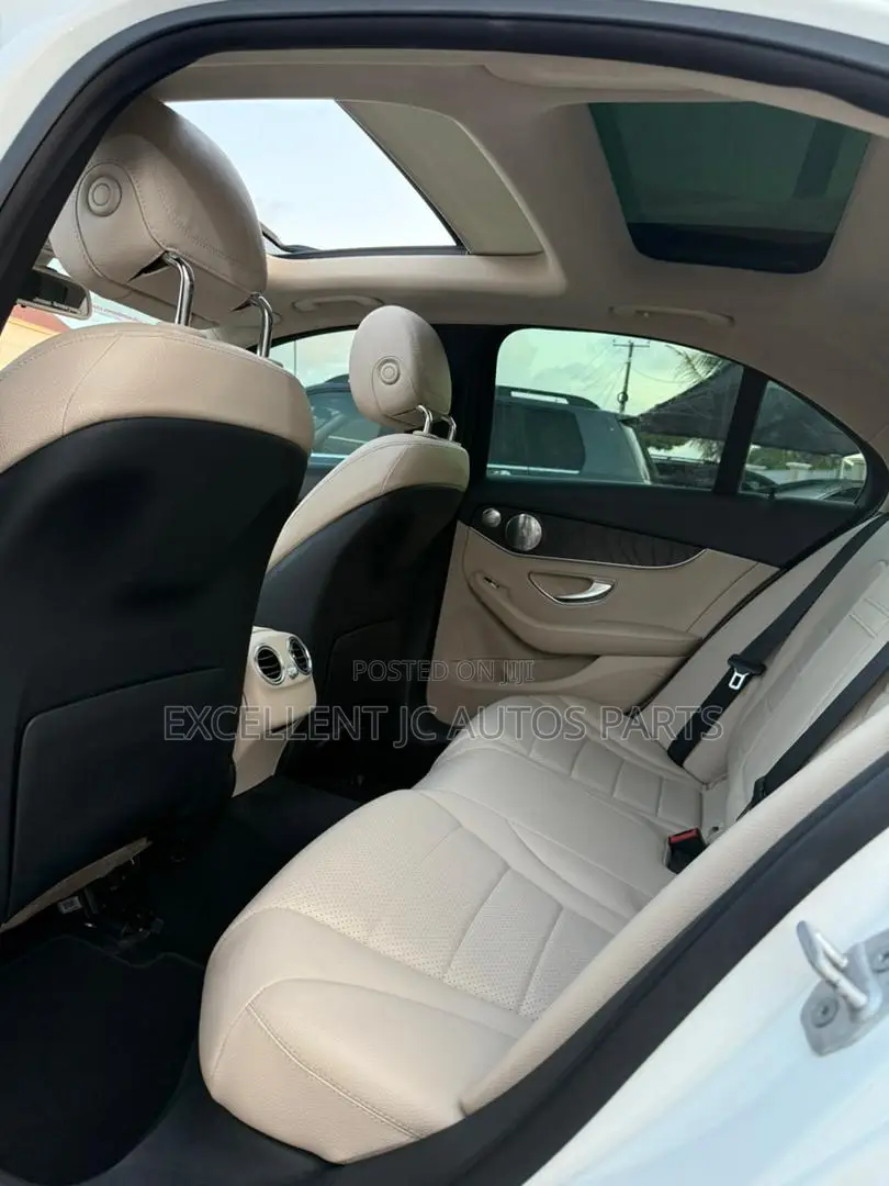 Mercedes-Benz C300 Luxury Sedan RWD (2.0L 4cyl 7A) 2016 White