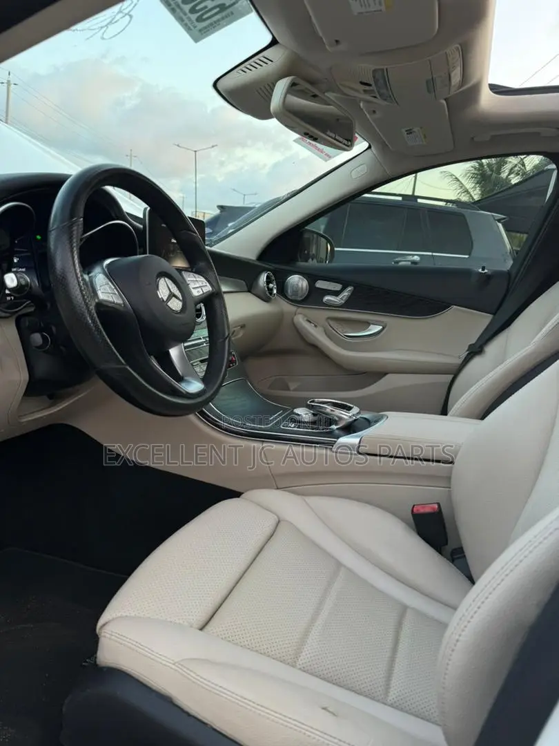 Mercedes-Benz C300 Luxury Sedan RWD (2.0L 4cyl 7A) 2016 White