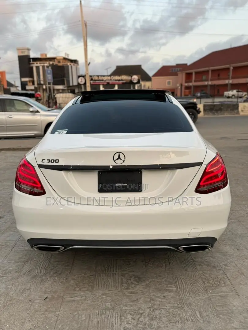 Mercedes-Benz C300 Luxury Sedan RWD (2.0L 4cyl 7A) 2016 White