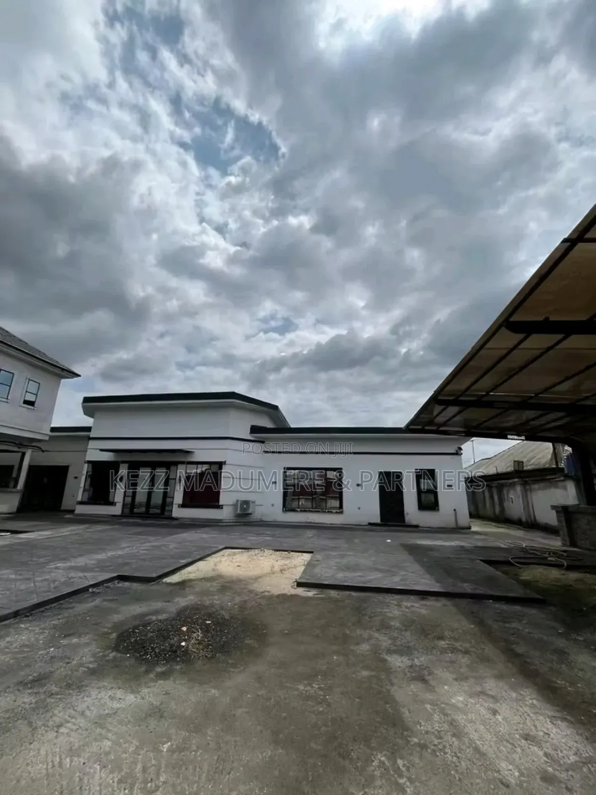 For Sale : Newly Built Lounge With Rooms at Ada George Ph