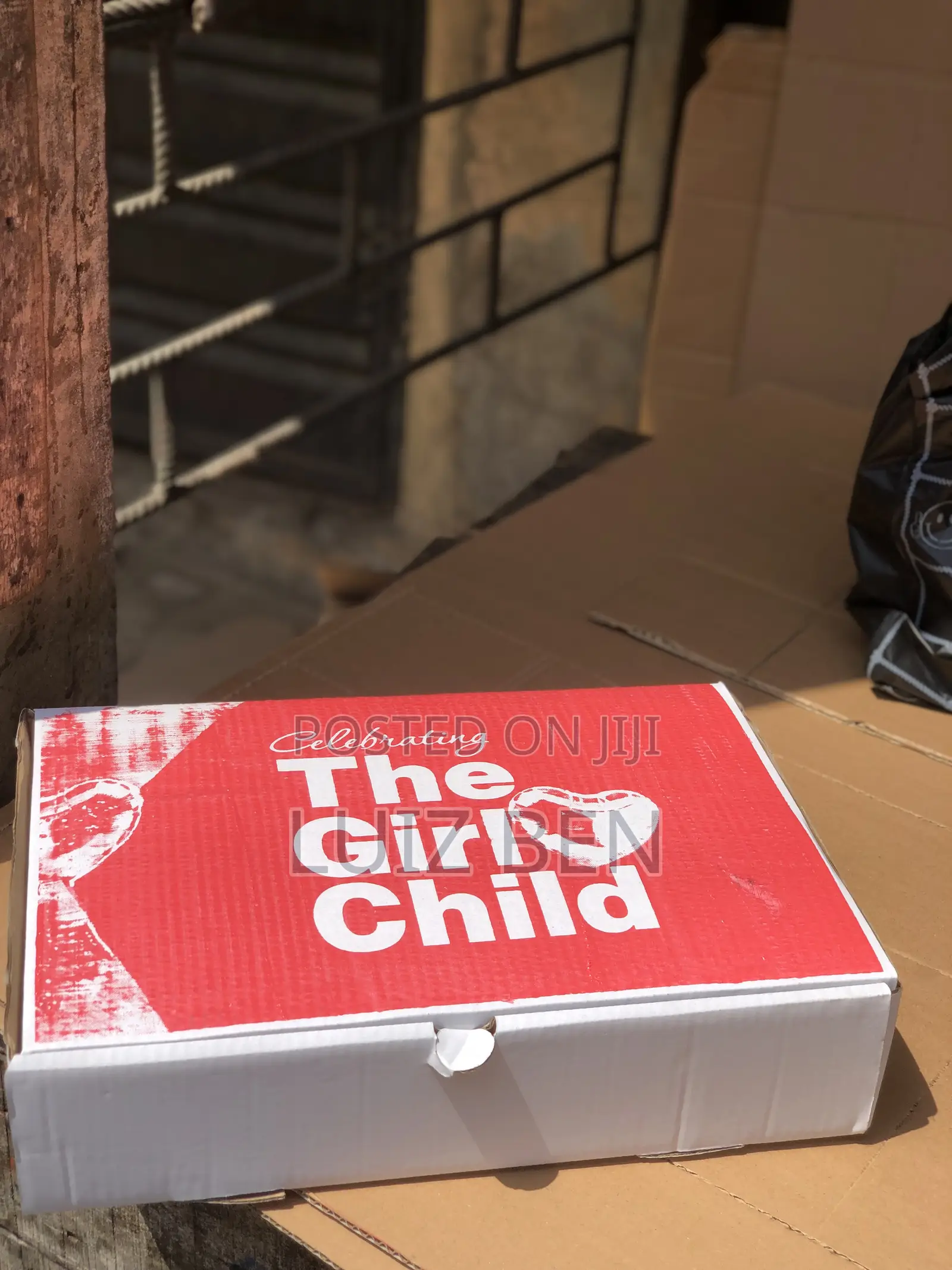 Very Neat and Affordable Size 10 and 15 Pizza Box