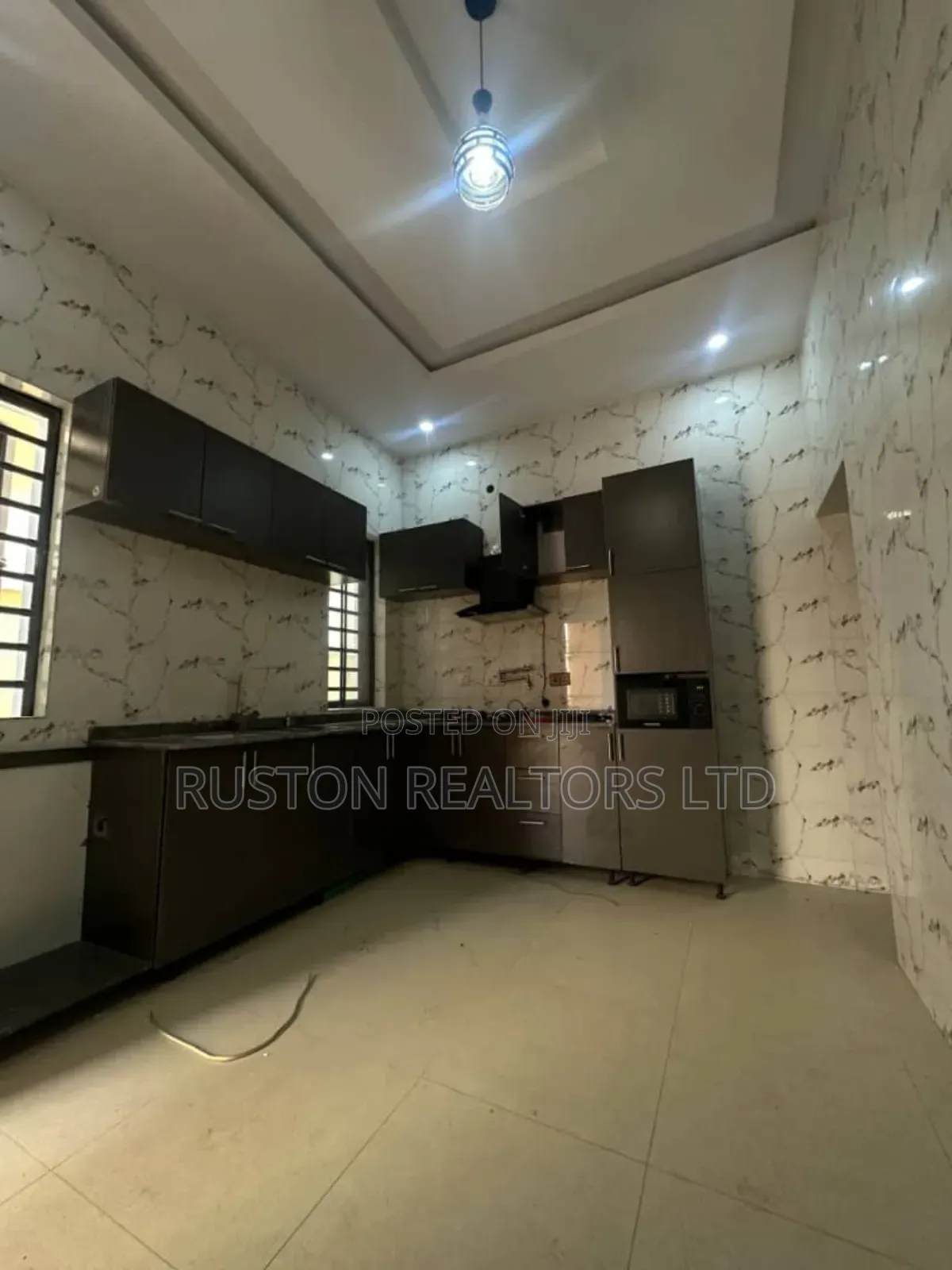 4bdrm Bungalow in Idishin for sale