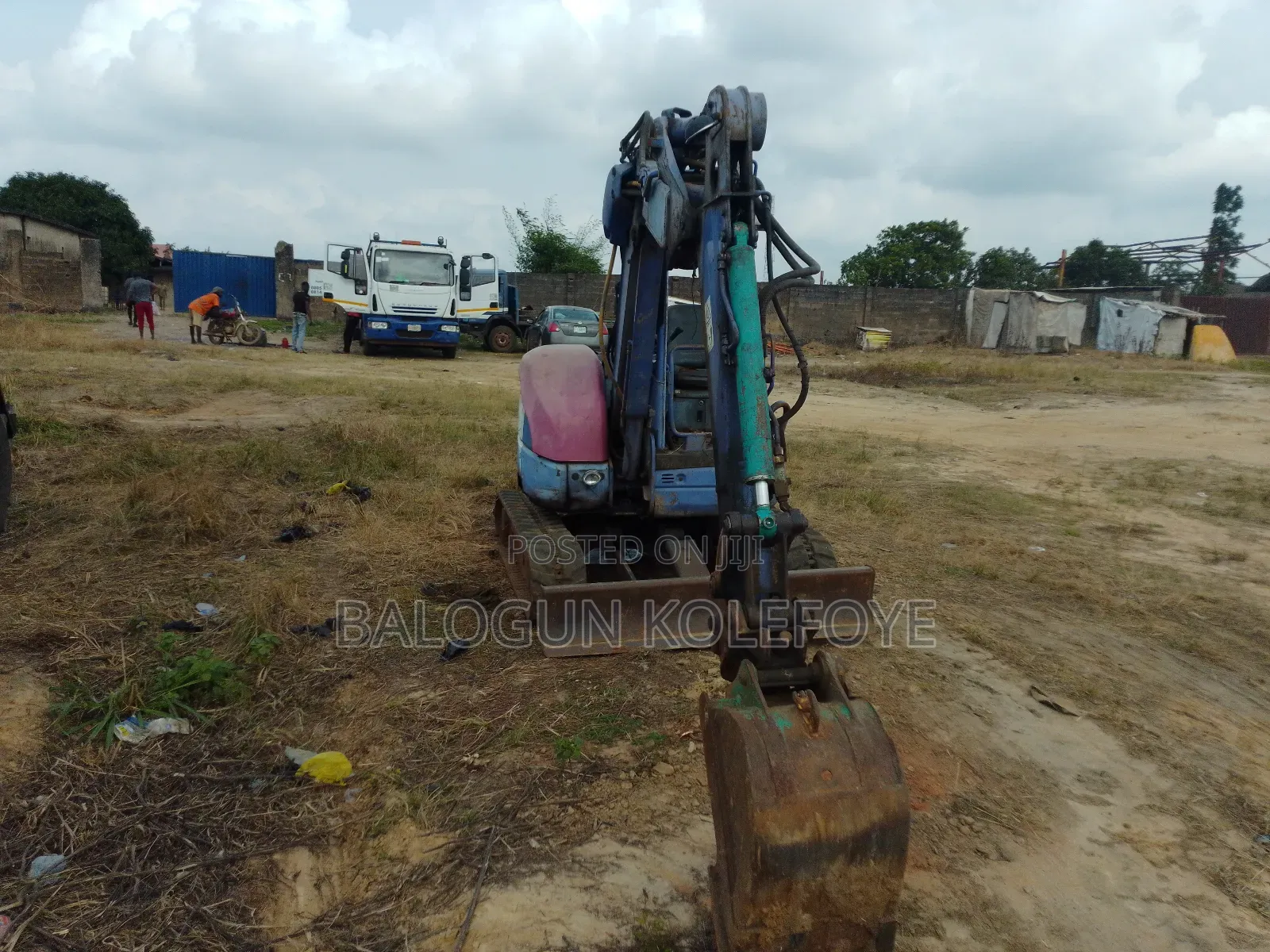 Small Excavator and Payloader for Rent