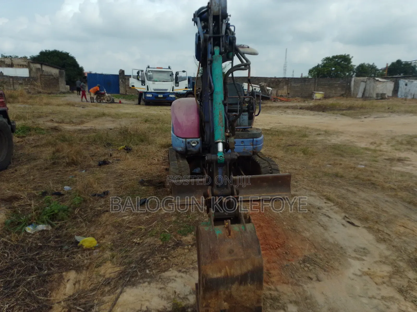 Small Excavator and Payloader for Rent