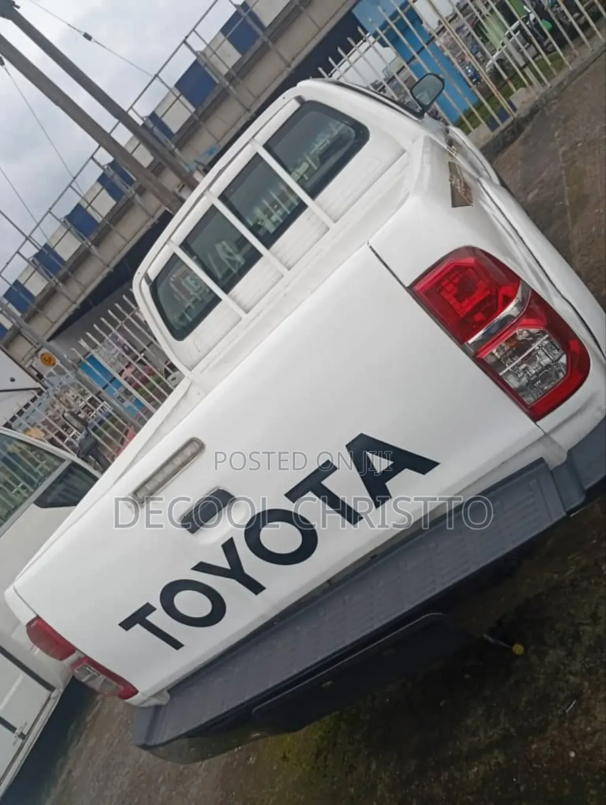 Toyota Hilux 2.5 D-4D 4X4 SRX 2012 White