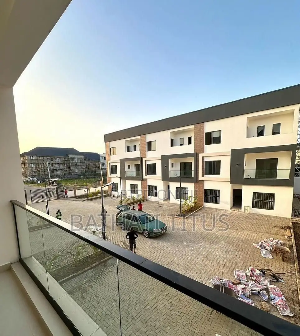 5bdrm Duplex in Jahi for sale