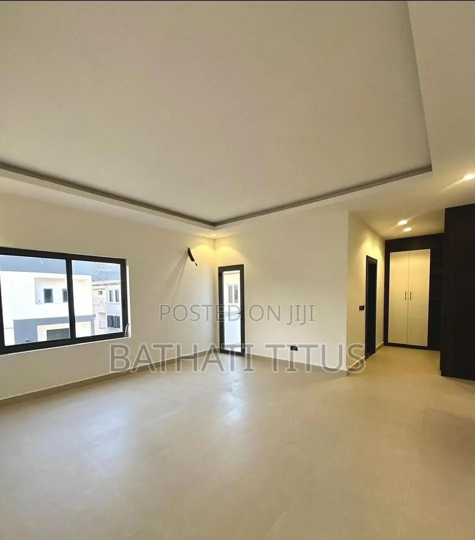 5bdrm Duplex in Jahi for sale