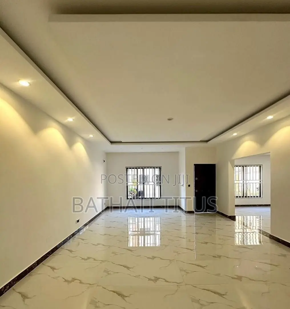 5bdrm Duplex in Jahi for sale