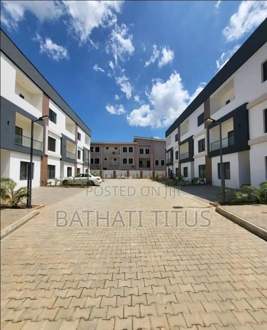 5bdrm Duplex in Jahi for sale