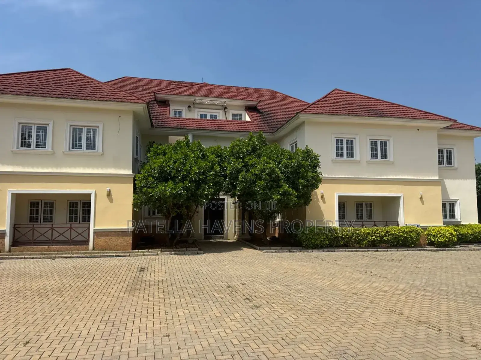 13 Bedroom Villa Up for Rent in Katampe Extension