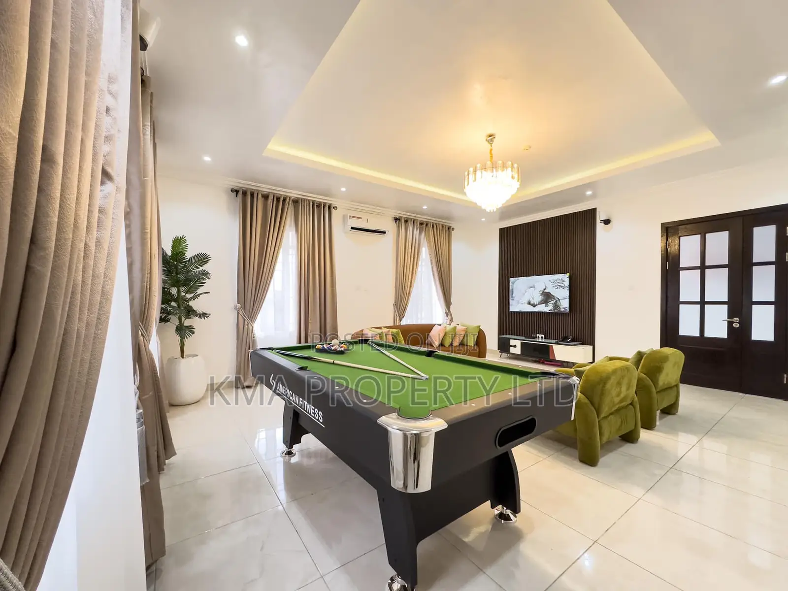 Luxurious 2 Bedroom Apartment With Snooker