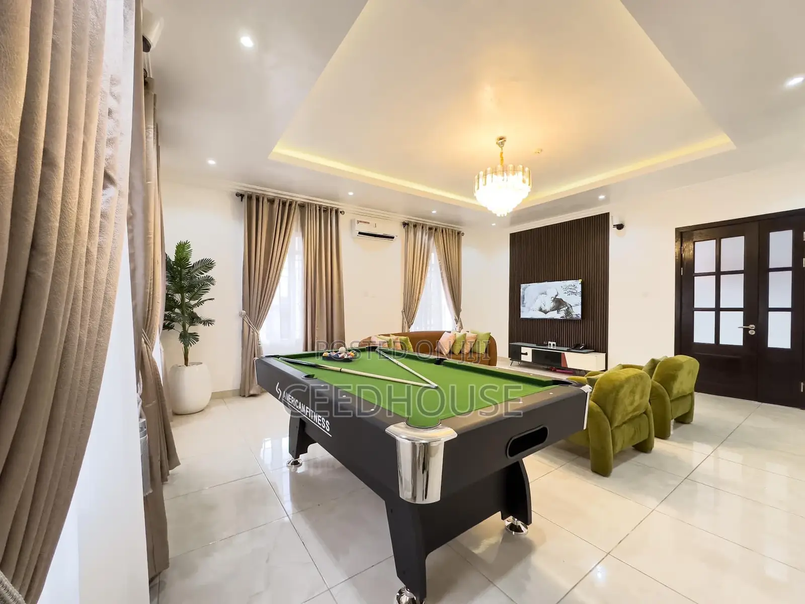 Luxurious 2 Bedroom Apartment With Snooker