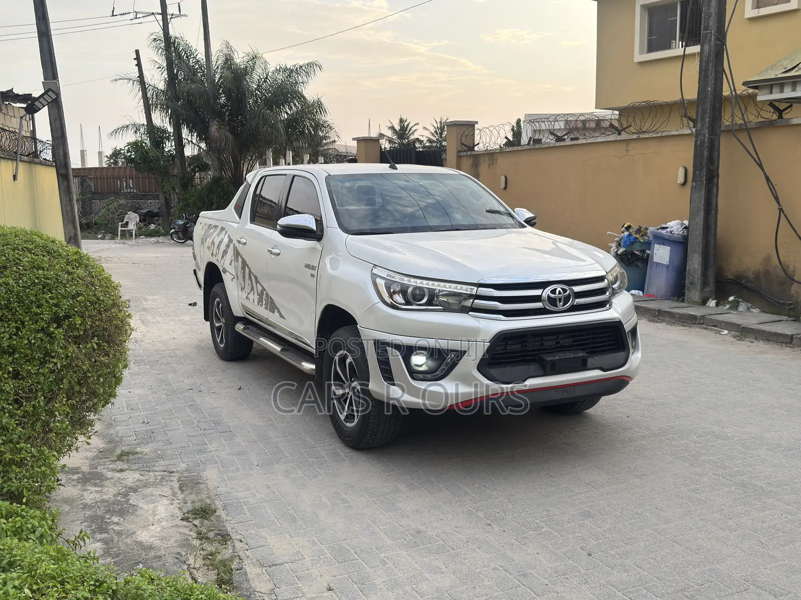 Toyota Hilux 2018 White