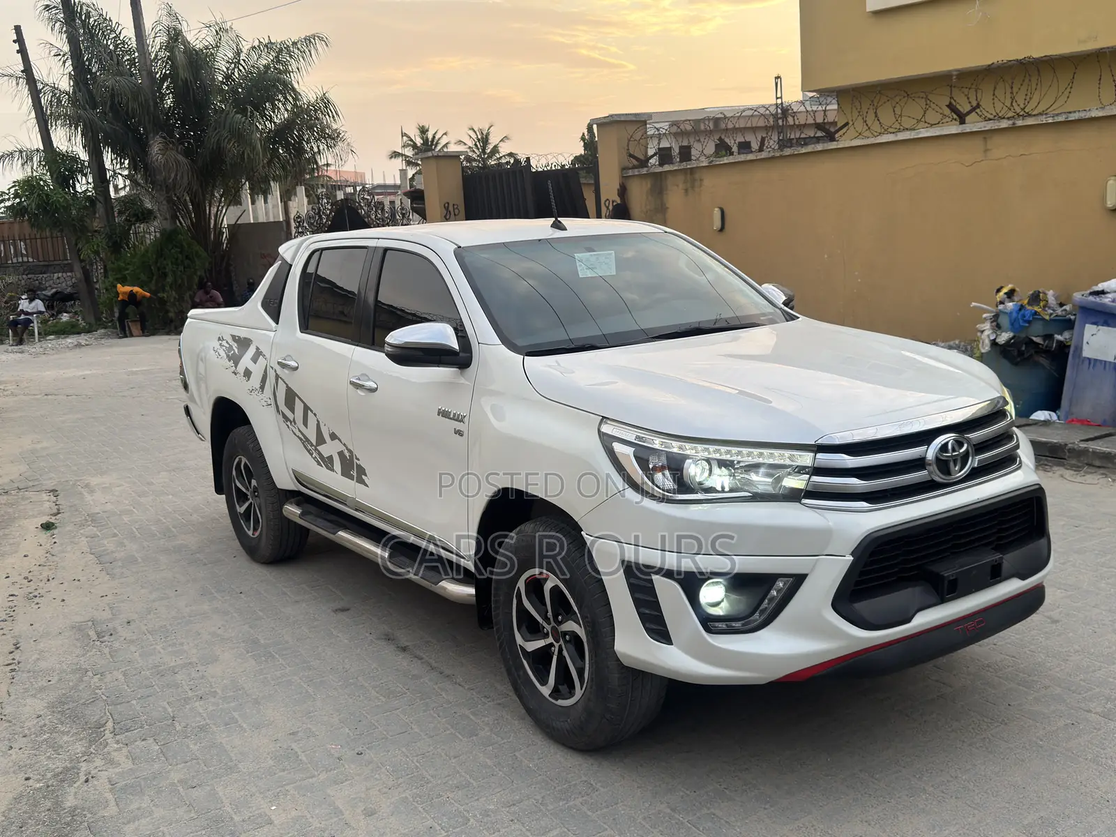 Toyota Hilux 2020 White