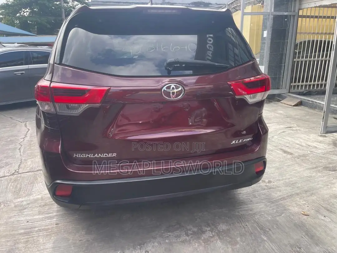 Toyota Highlander XLE 4x4 V6 (3.5L 6cyl 8A) 2018 Red