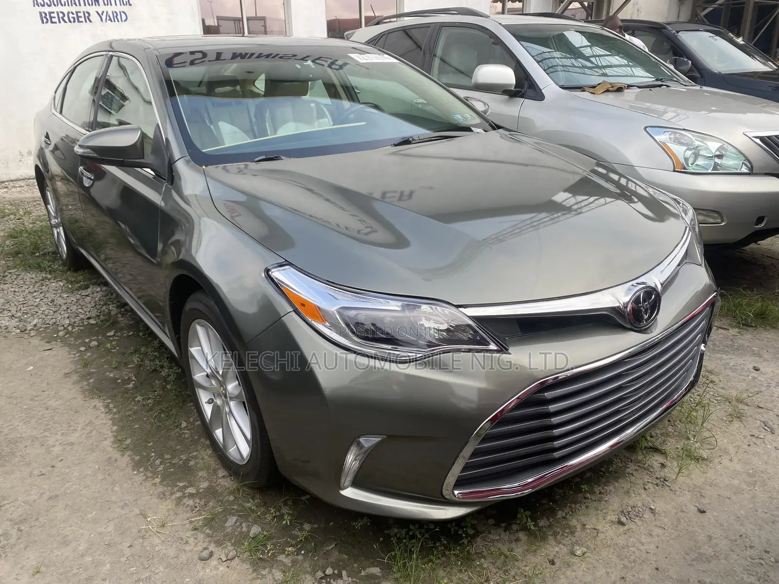 Toyota Avalon Limited Sedan FWD (3.5L 6cyl 6A) 2013 Gray