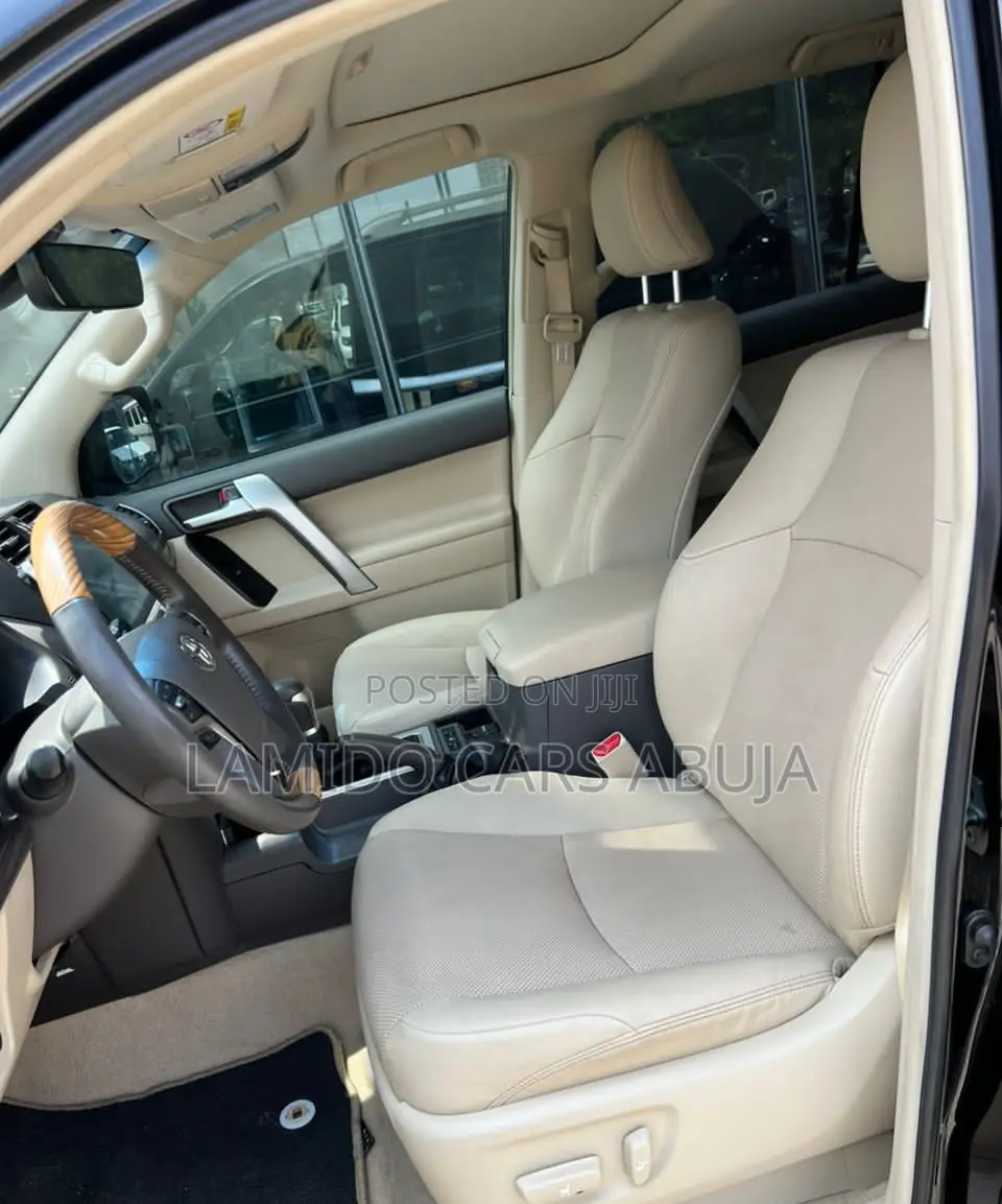 Toyota Land Cruiser Prado 2023 Black