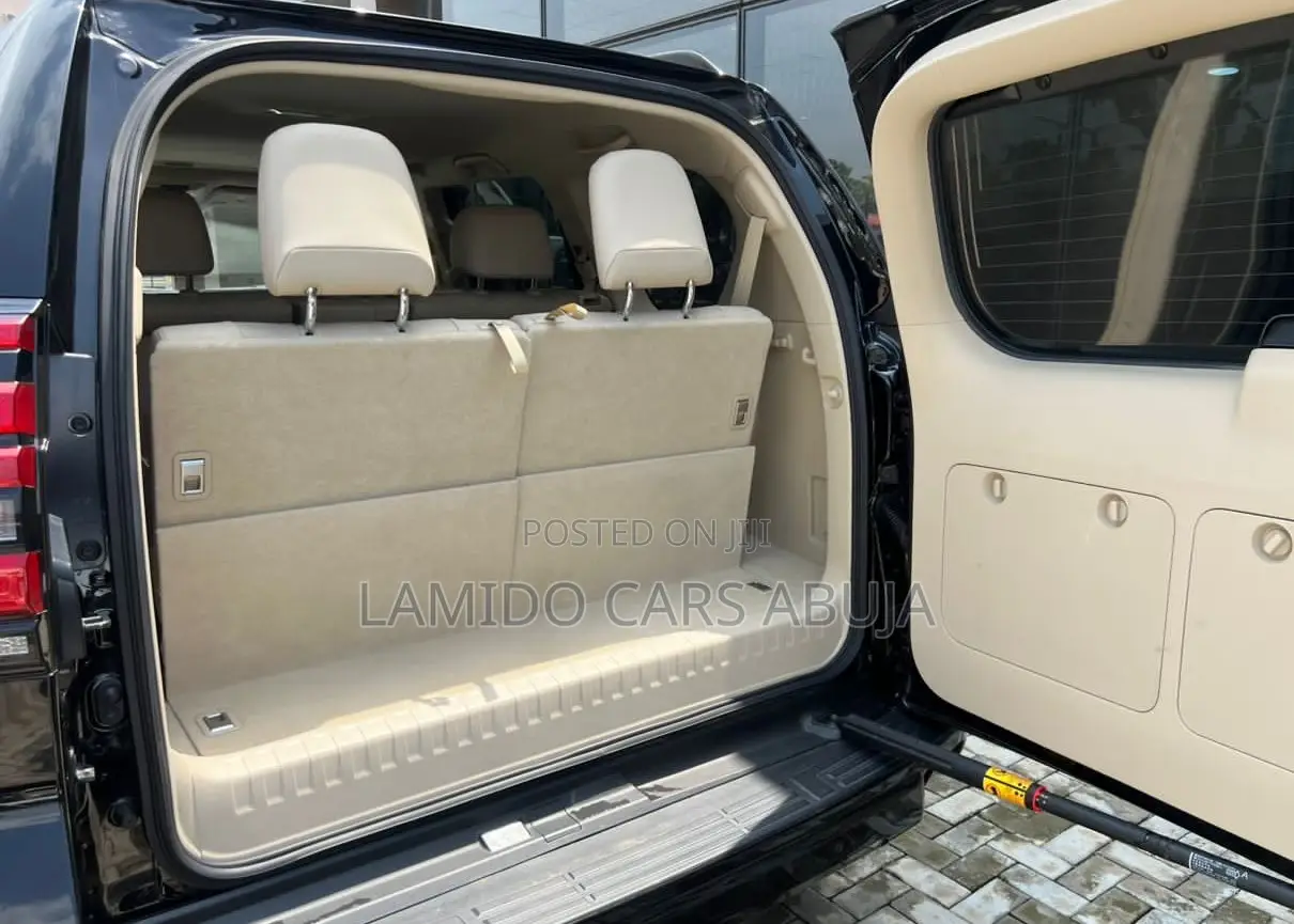 Toyota Land Cruiser Prado 2023 Black