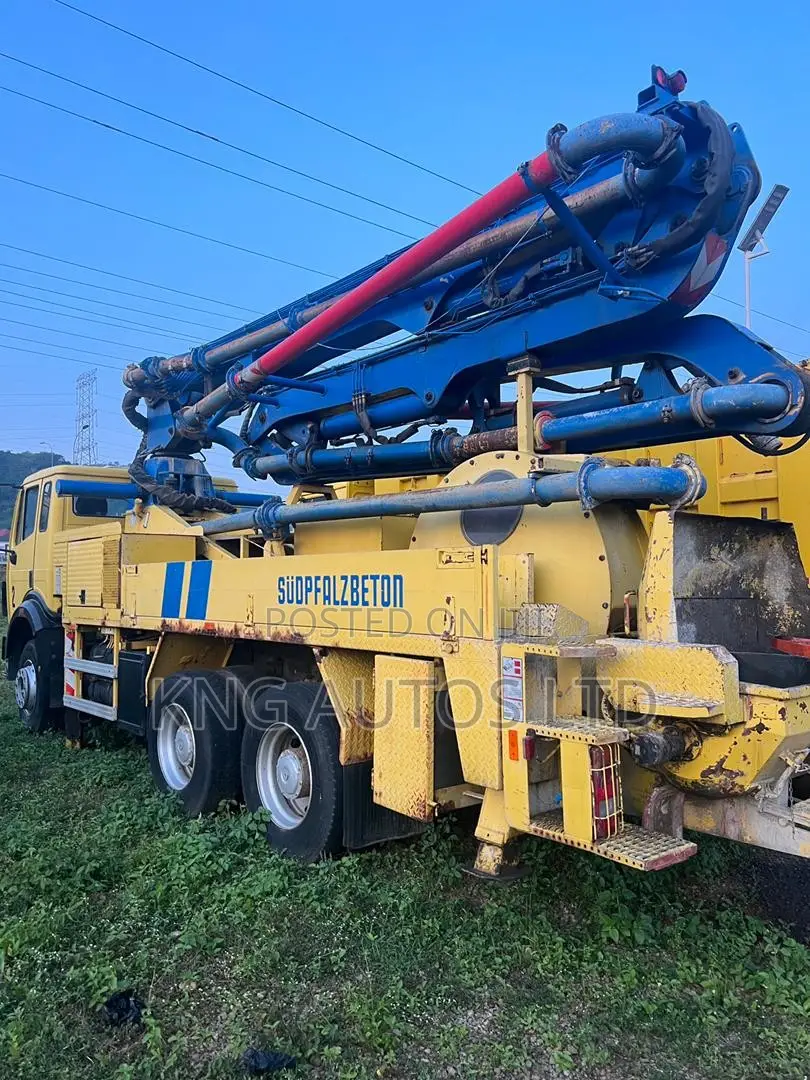 Mercedes-Benz Concrete Pump Truck