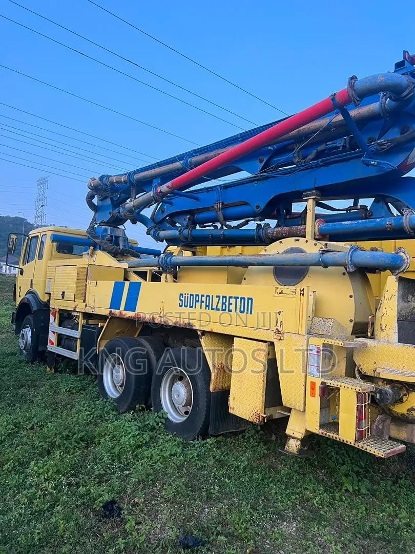 Mercedes-Benz Concrete Pump Truck