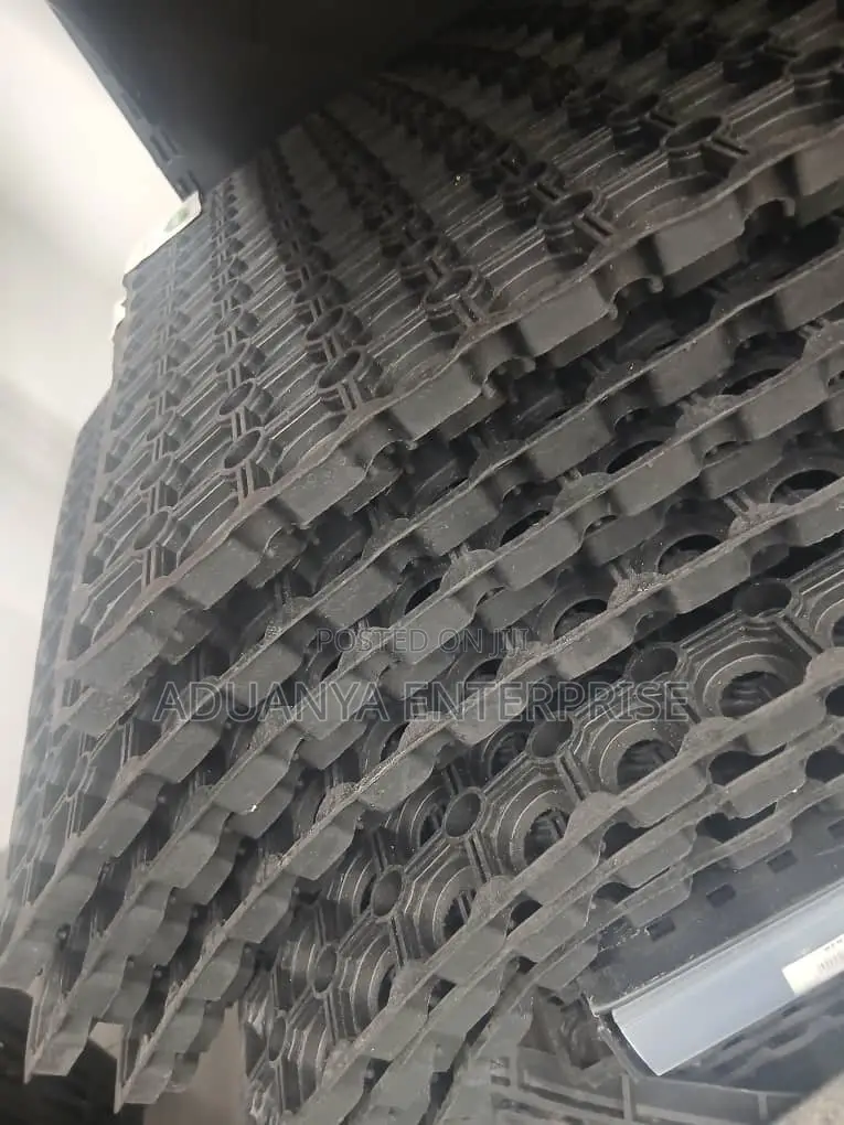 Anti-Fatigue, Anti-Slip, Heavy-Duty Rubber Mat 22mm *50mm *100mm