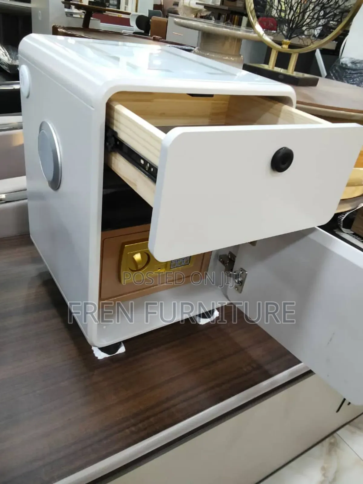 Smart Safe With Speaker Sounds and Smart Charger
