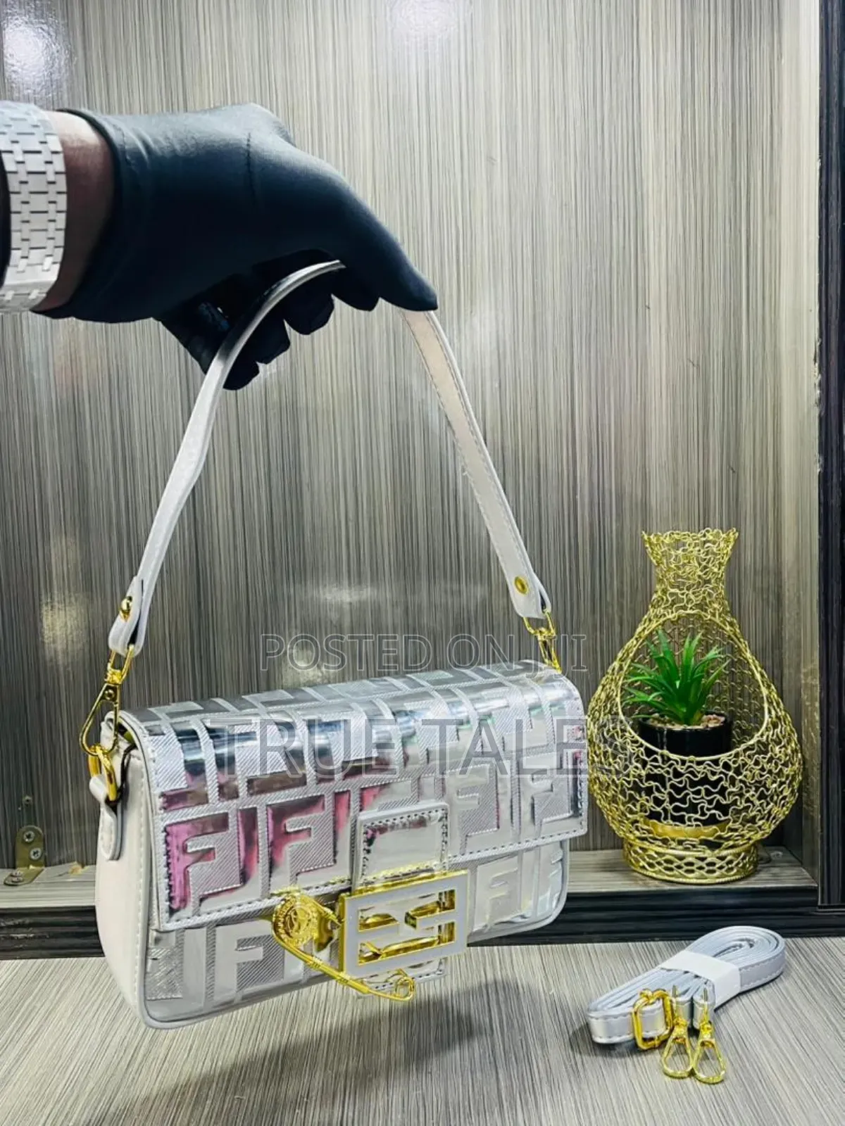Fendi Classy Shoulder Bag. #Flaw