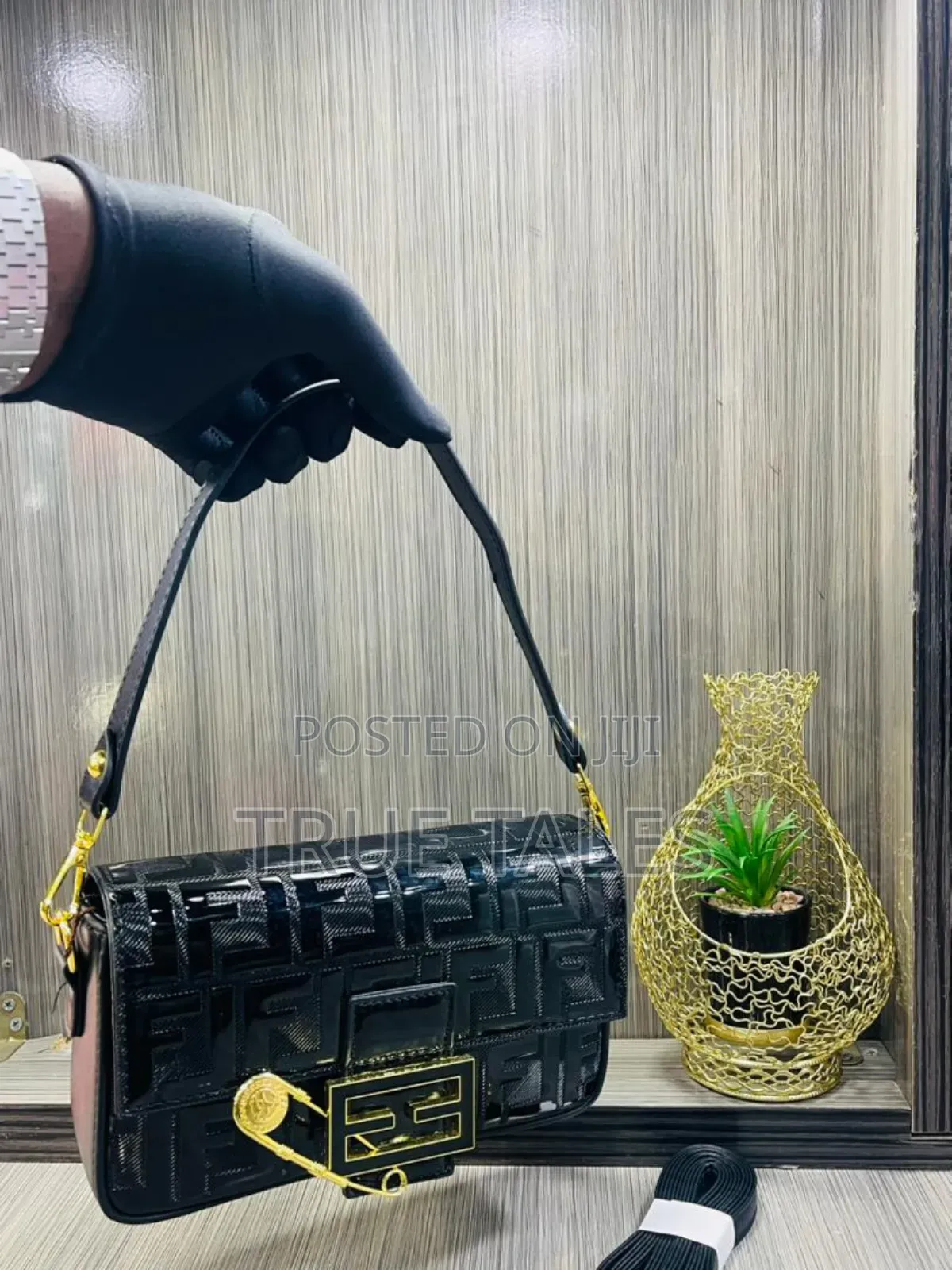 Fendi Classy Shoulder Bag. #Flaw