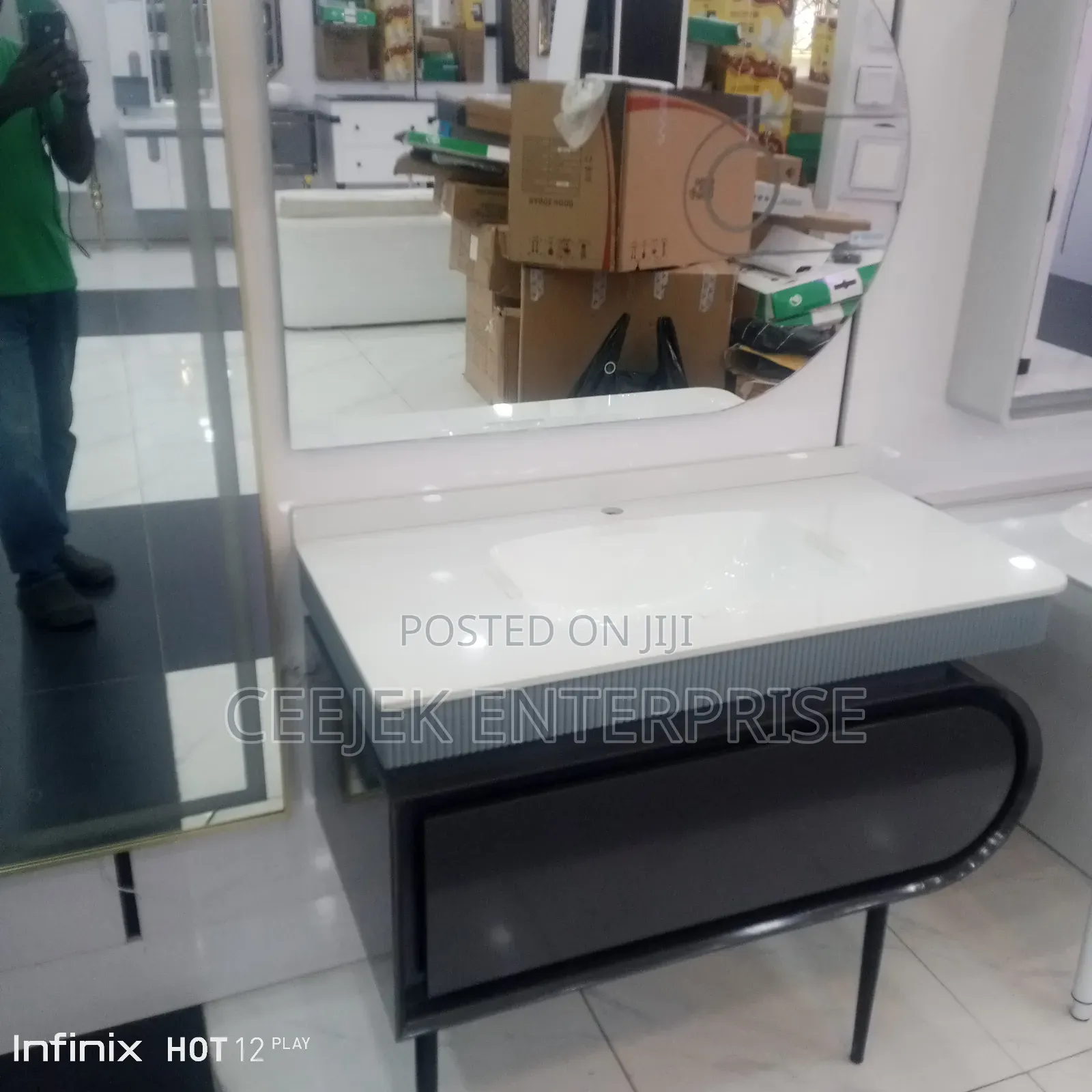 Carbinte Basin With Mirror