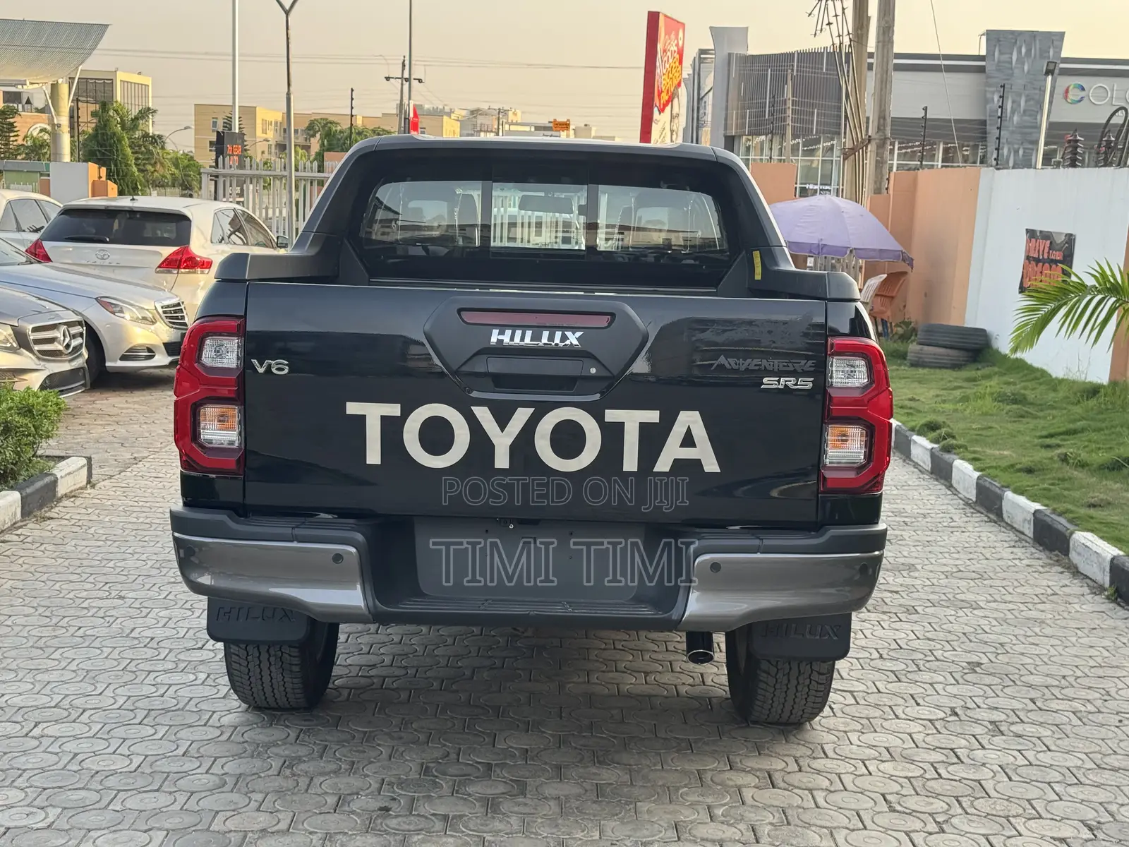 New Toyota Hilux 2025 Black