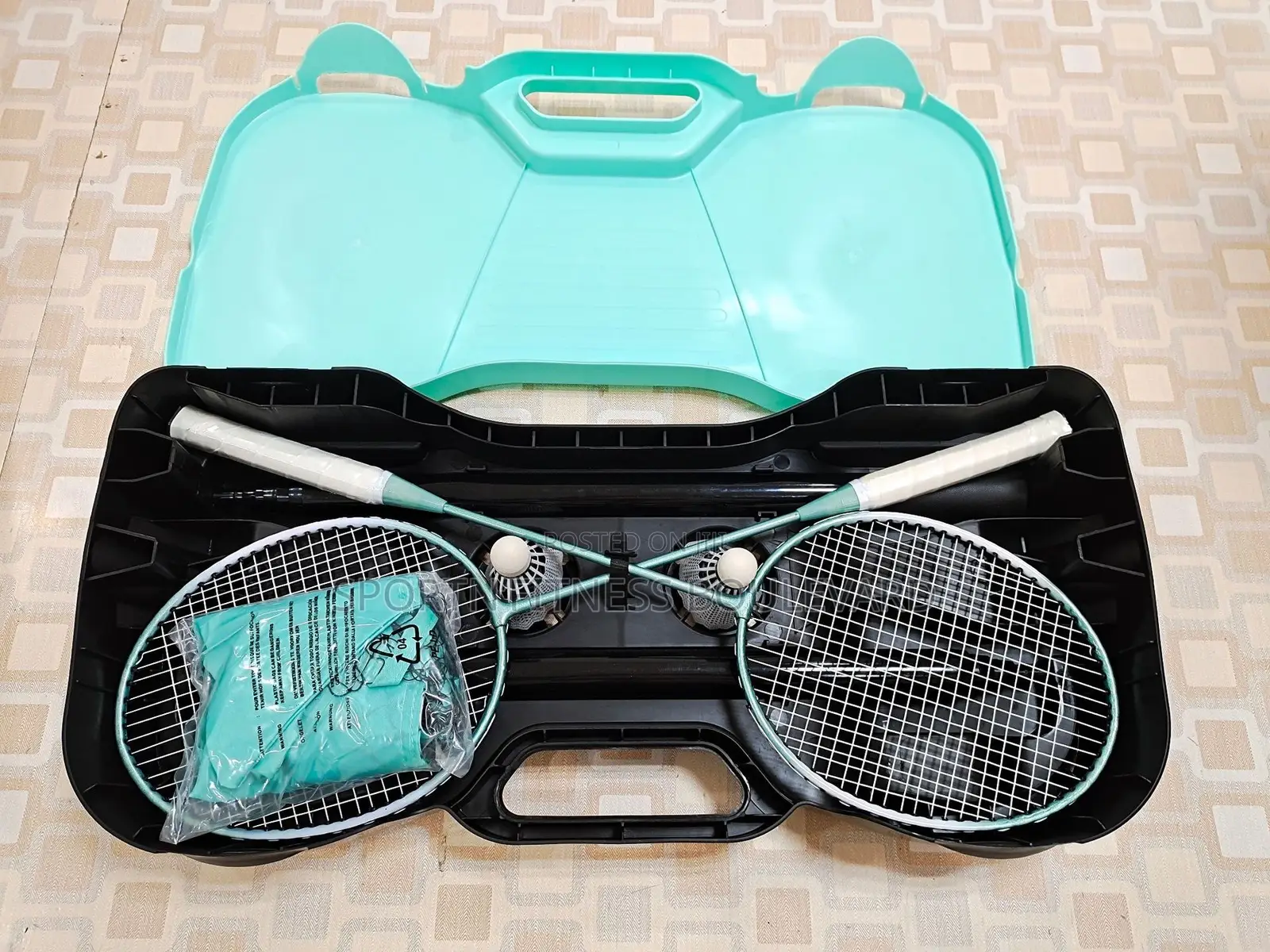 Four Rackets Badminton Net Set Up