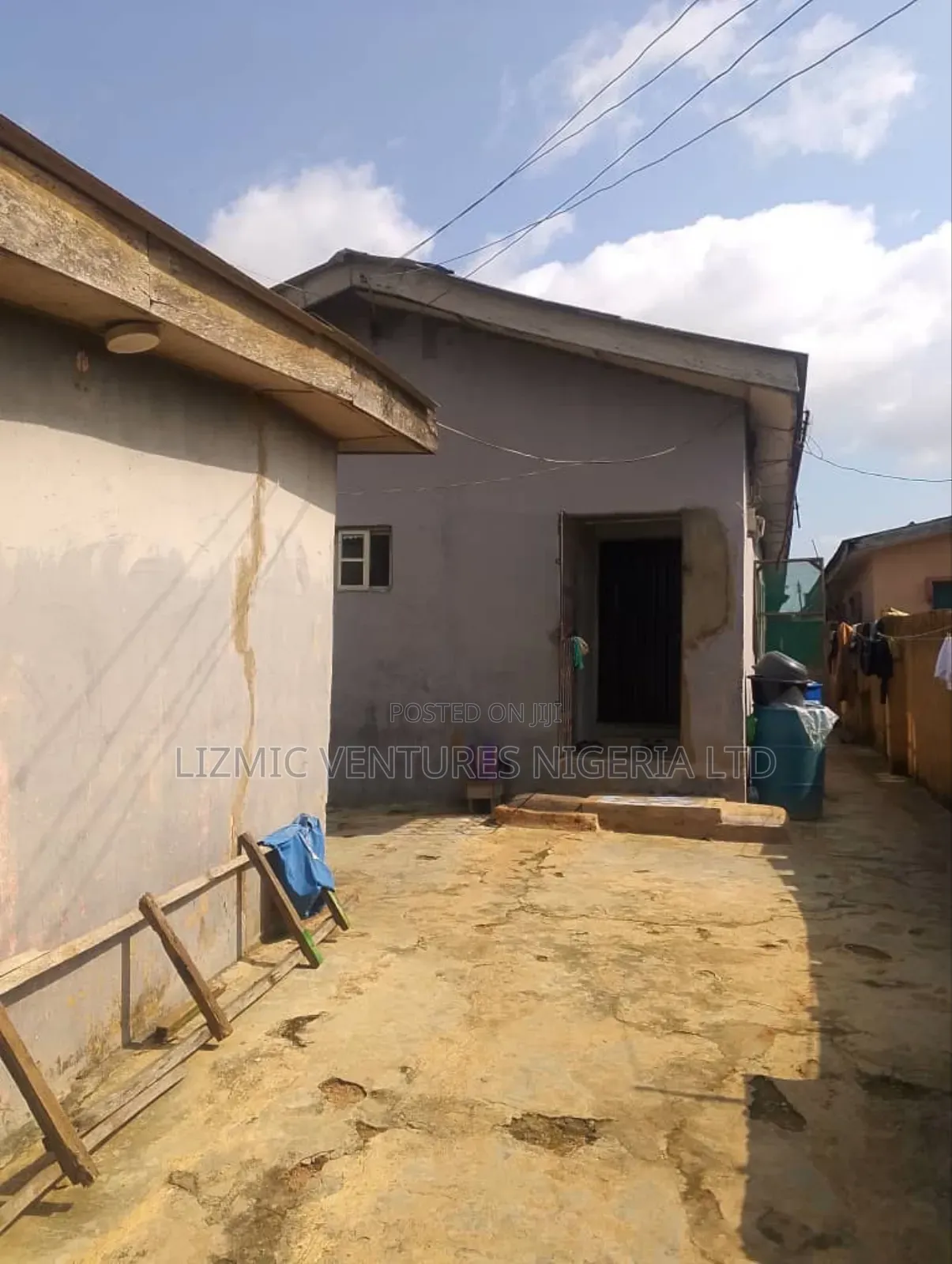 2bdrm Bungalow in Isuti Rd, Igando / Ikotun/Igando for sale