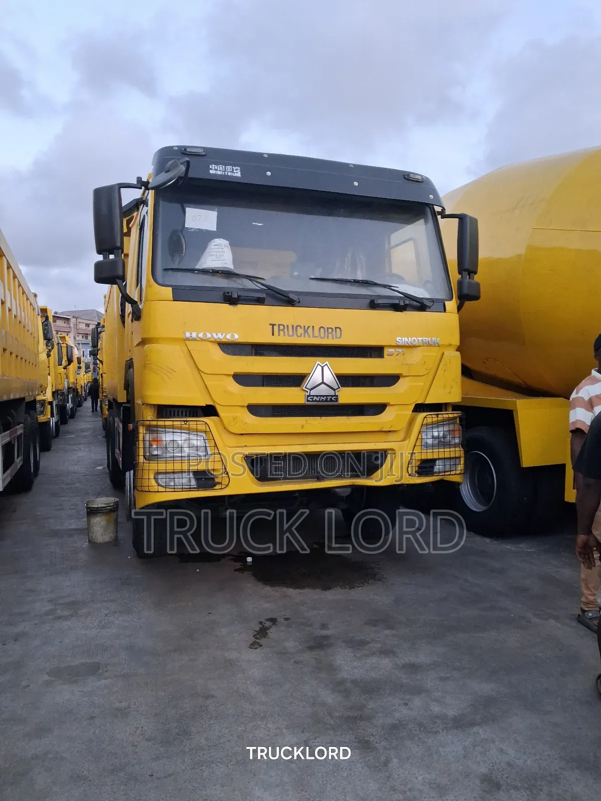 10 Tyres Truck