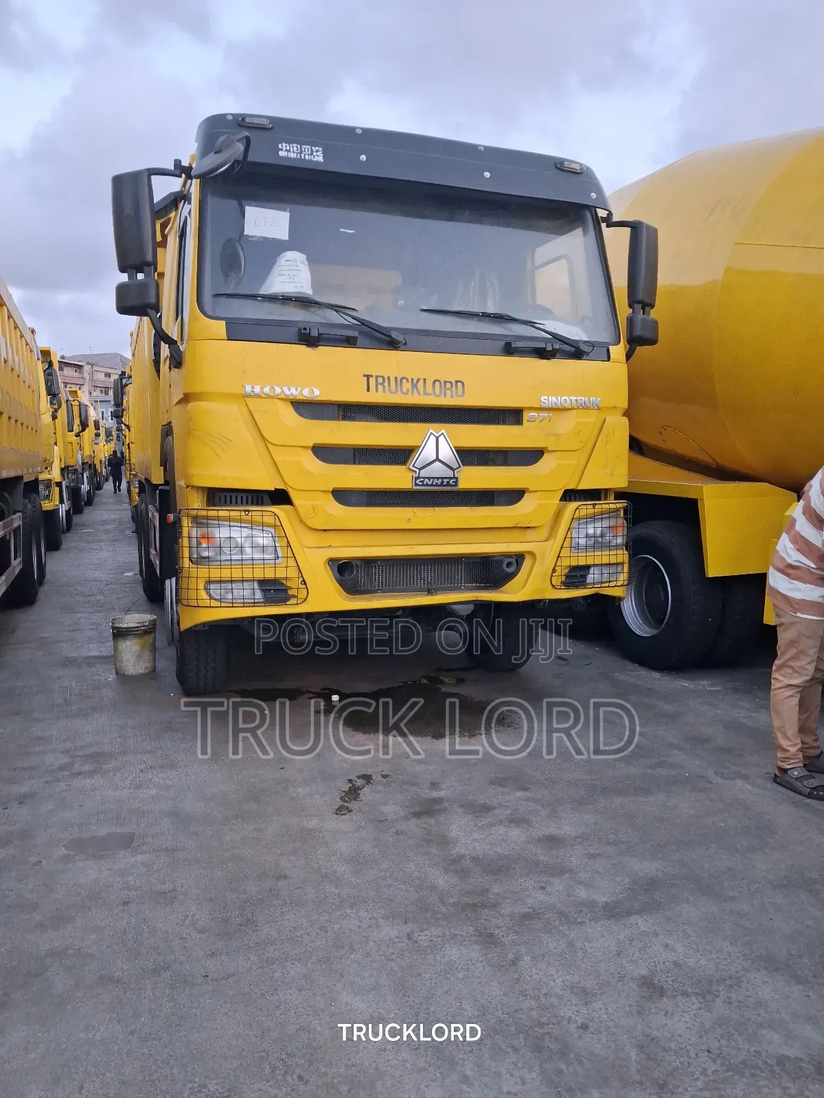 10 Tyres Truck