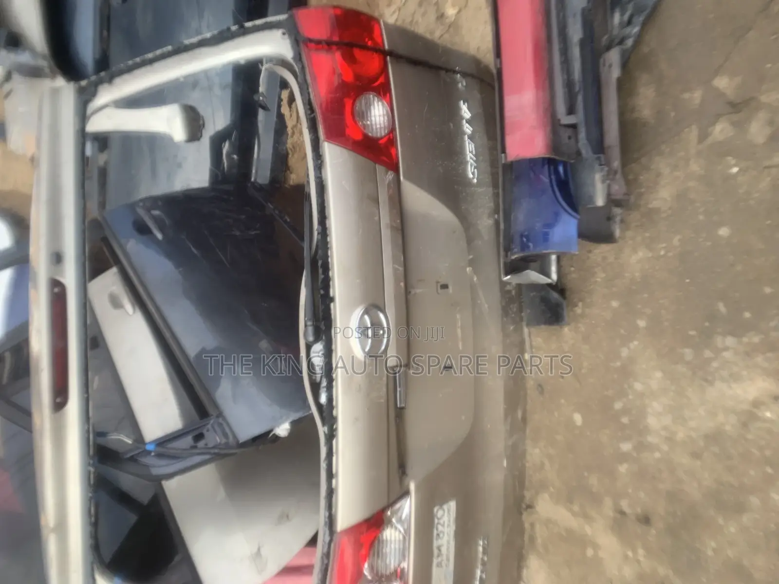 Toyota Sienna 06 Model Empty Booth