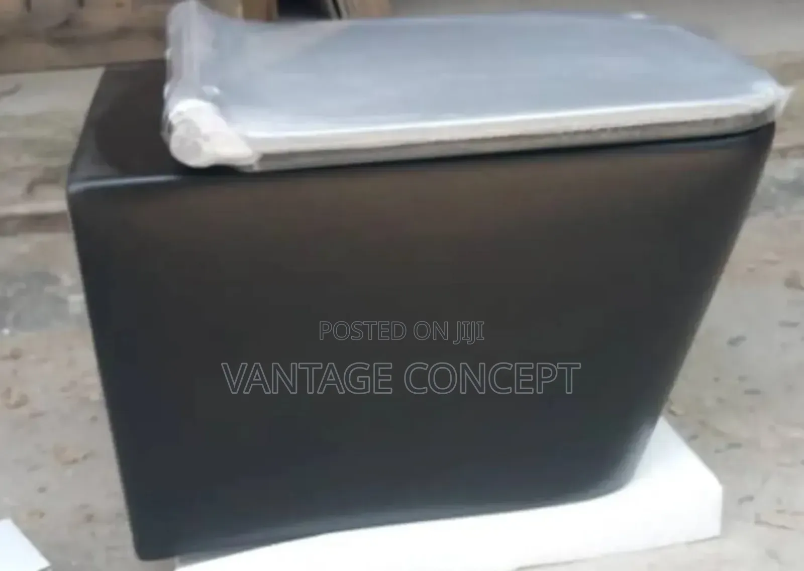 Black Italian Conceal Wc
