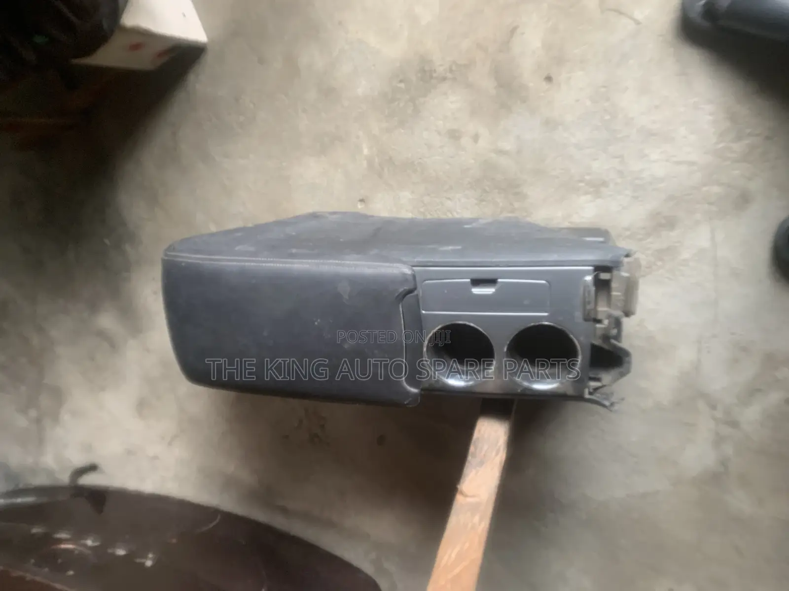 Toyota Venza 013 Model Armrest Neat One