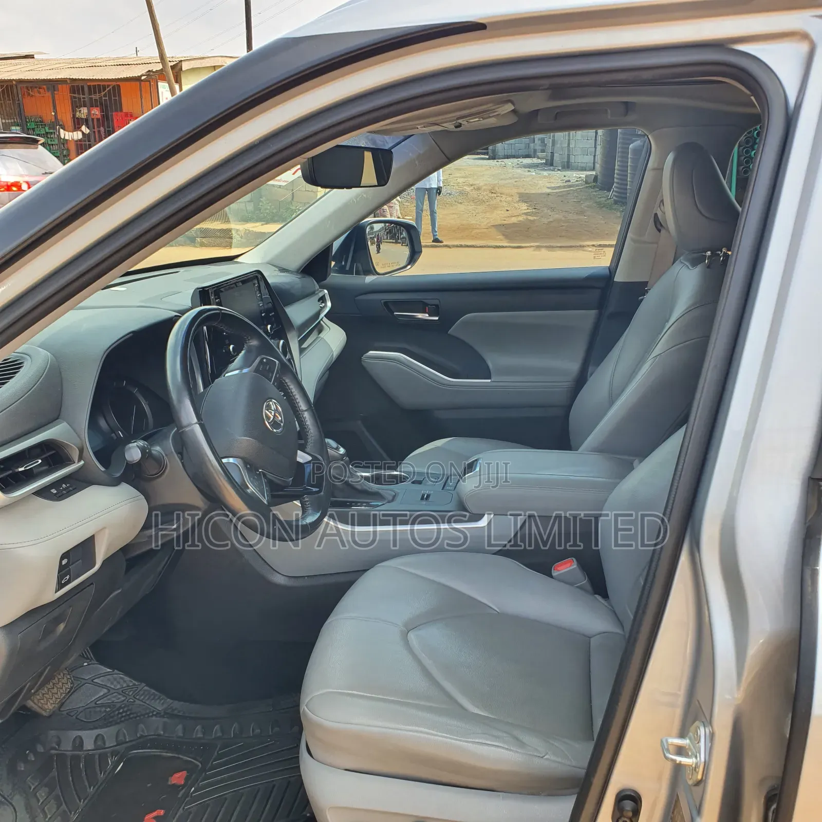 Toyota Highlander XLE 2022 Silver