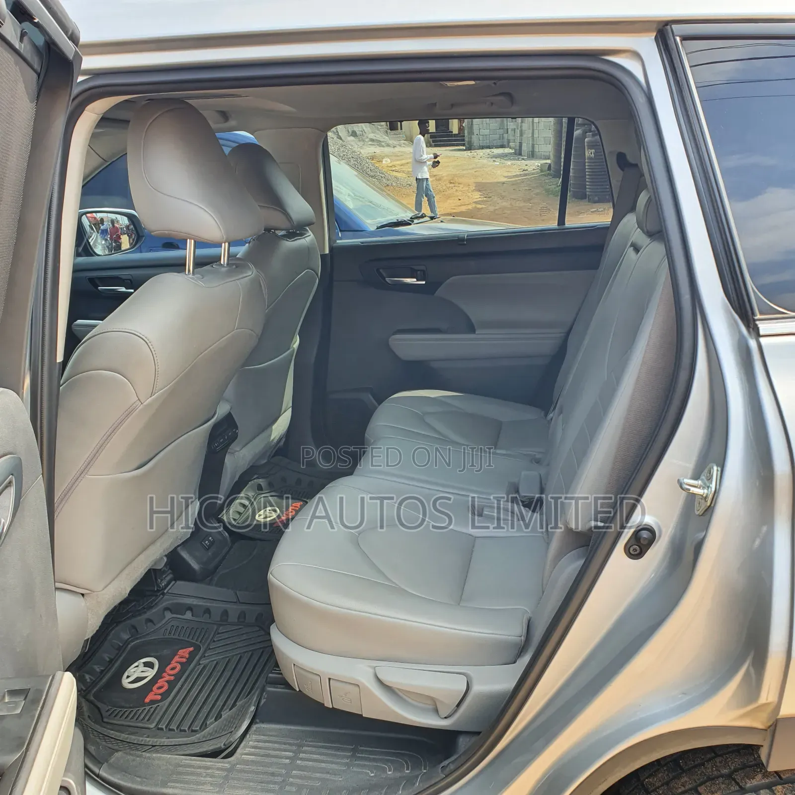 Toyota Highlander XLE 2022 Silver