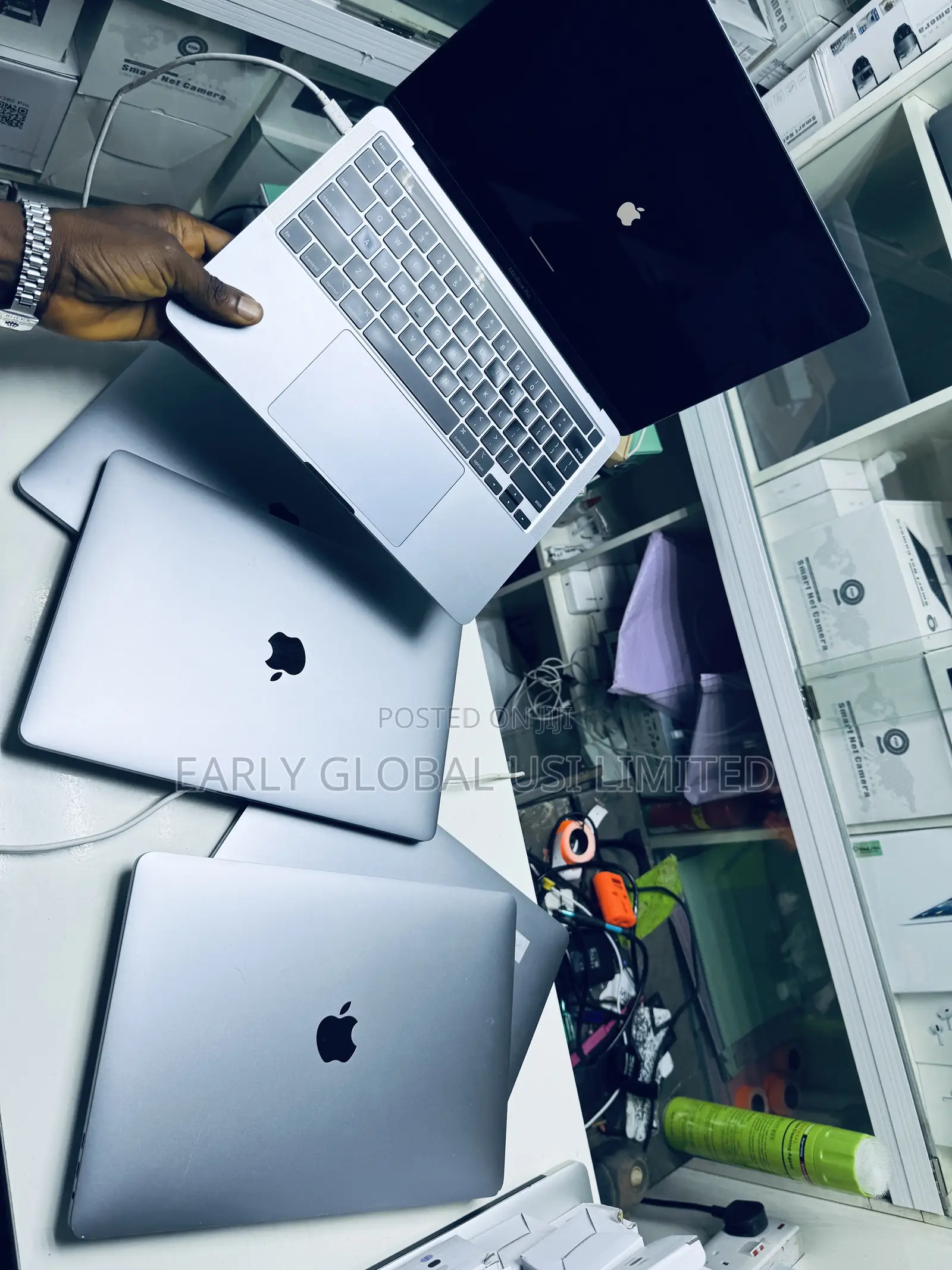Laptop Apple MacBook Pro 2020 16GB Intel Core I7 SSD 512GB