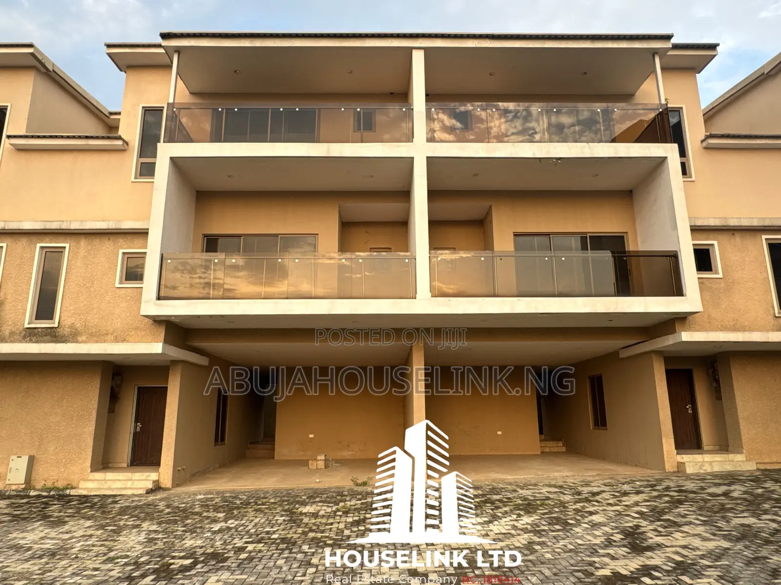 4bdrm Duplex in Guzape Main Abuja for sale
