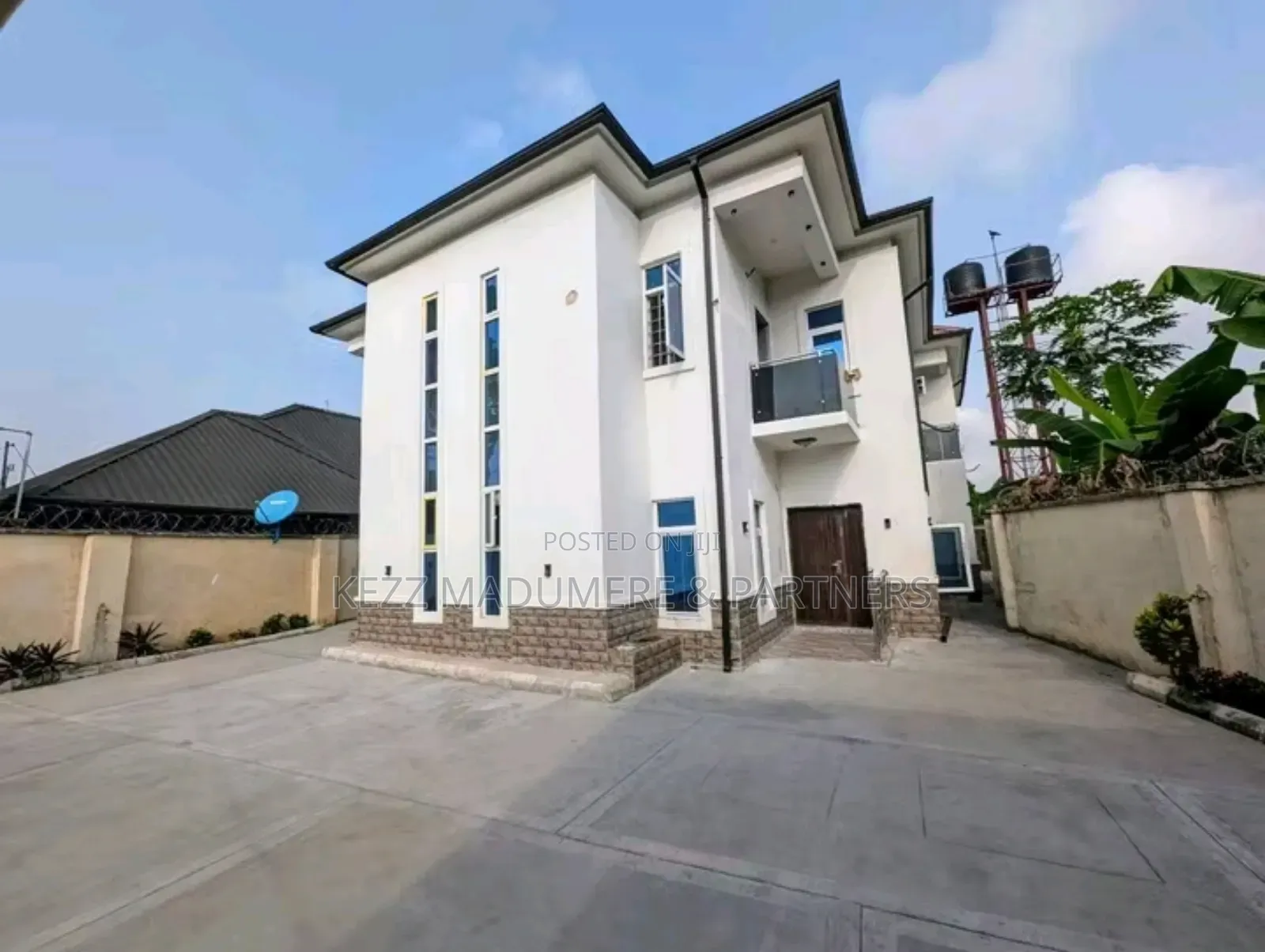 8bdrm Duplex in Off Oron Road Uyo for sale