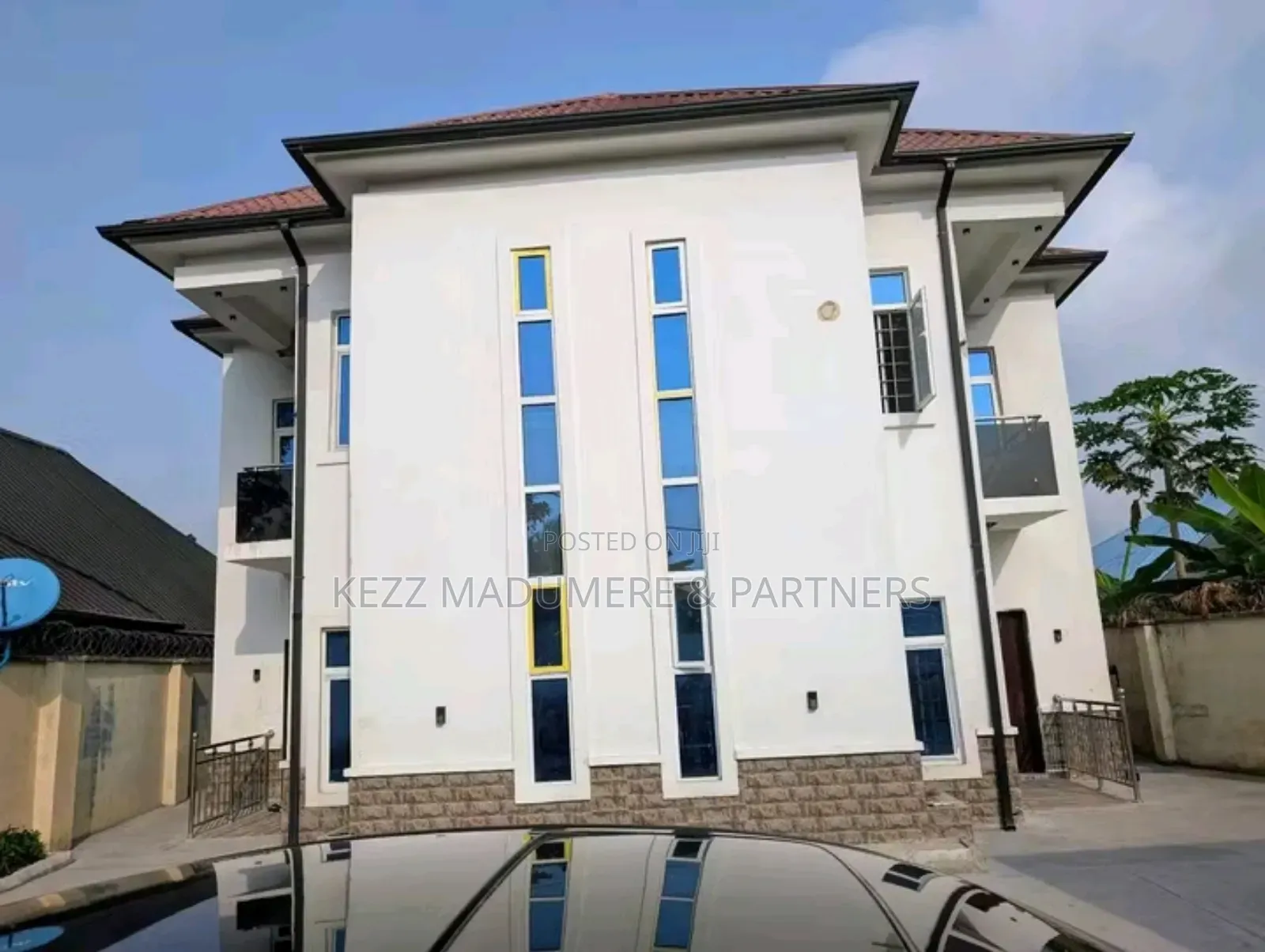 8bdrm Duplex in Off Oron Road Uyo for sale