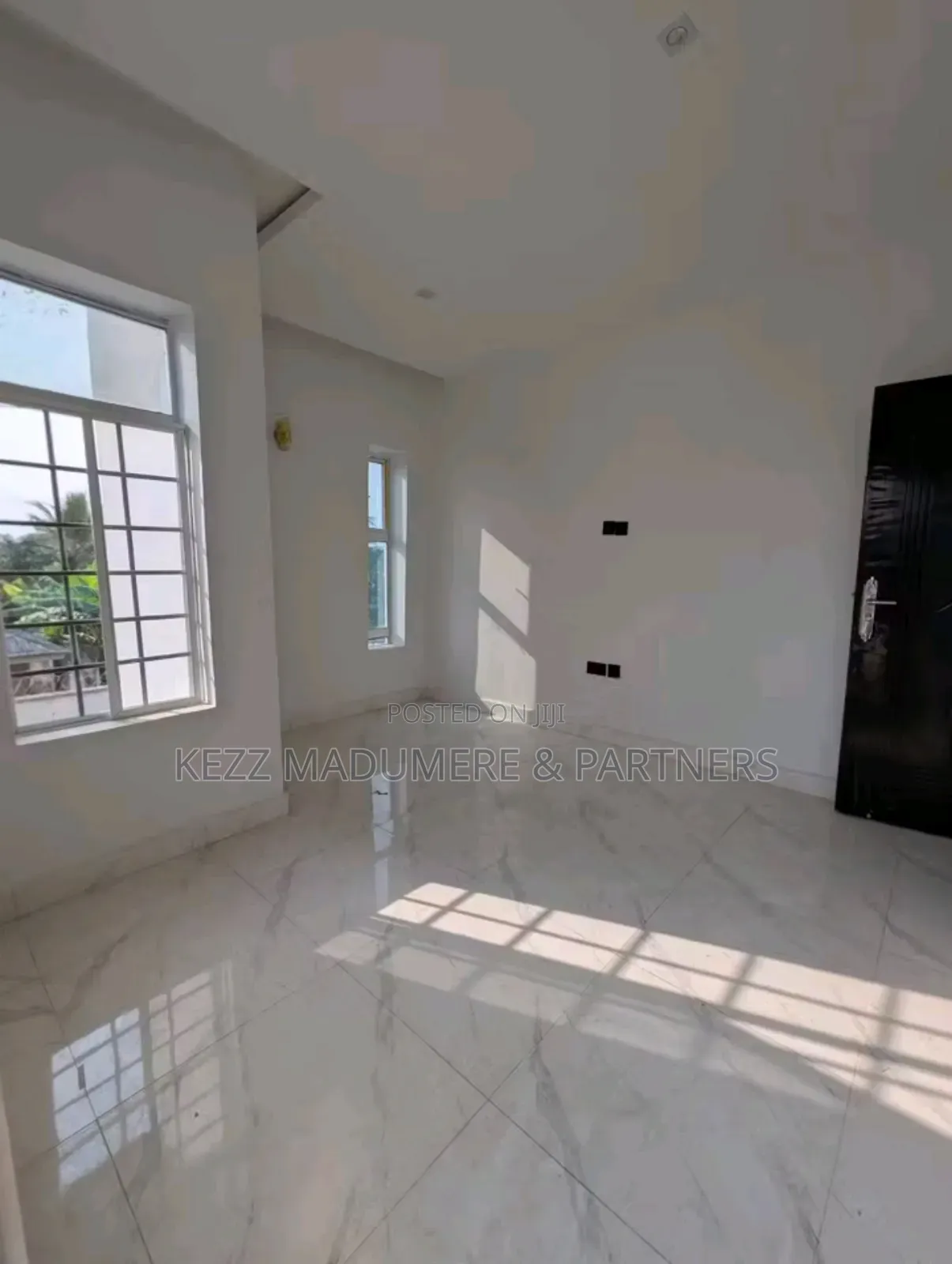 8bdrm Duplex in Off Oron Road Uyo for sale